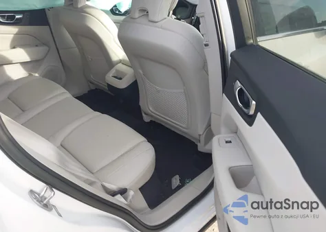 2022 Volvo Xc60 B5 Momentum z USA, uszkodzony, nr VIN YV4L12RK2N1091376